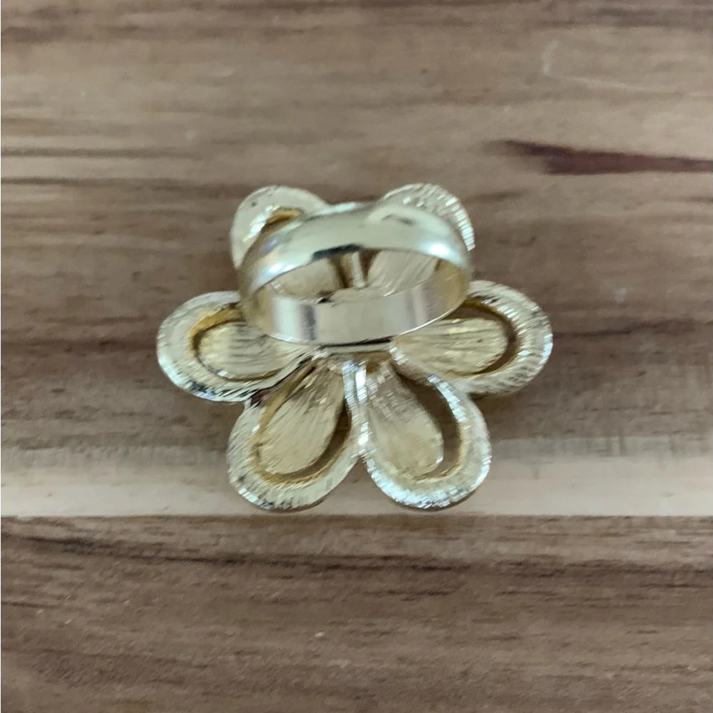 Creamy white enamel ring with rhinestone ring Szie 7 NWOT - Picture 5 of 6